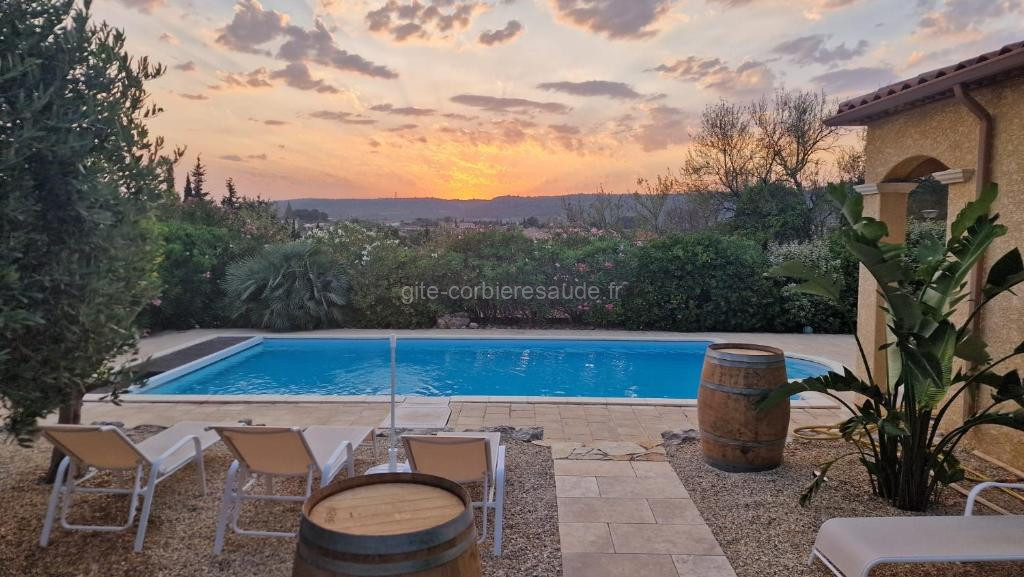 Photo de Villa Les amandiers avec piscine